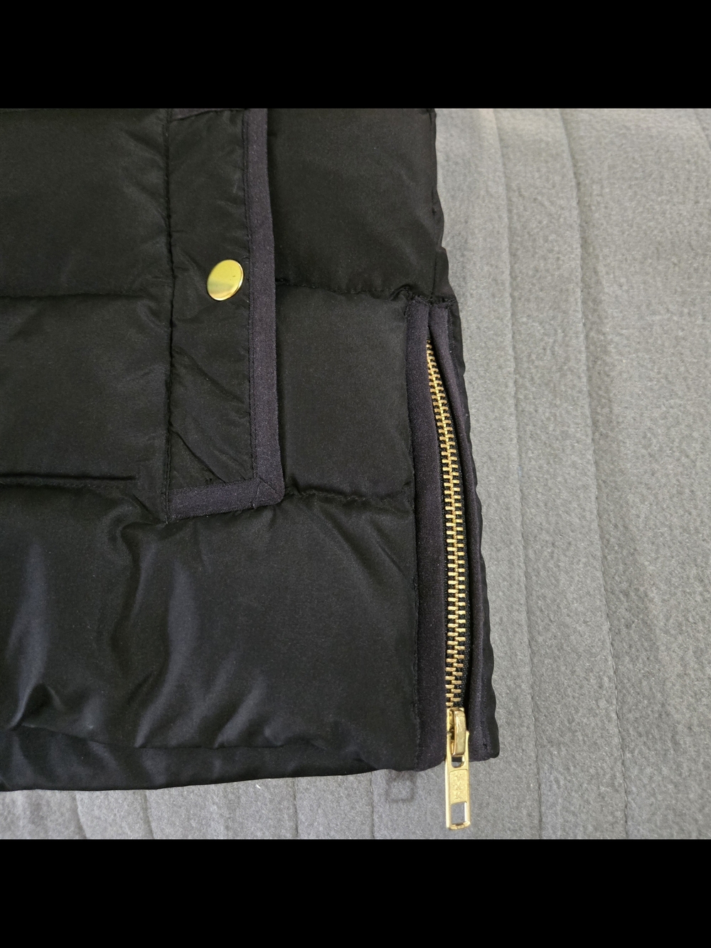 J.Crew Black Down Puffer Vest XS Quilted Gold Zip Snap Pocket Side Zip 60% Down - Picture 3 of 7